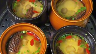 Yang paling aku rindukan setelah lulus adalah sup tanah liat di gerbang sekolah