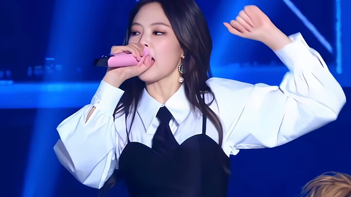 Jennie totally owns the stage with her rap—this explosive flow is just so satisfying to listen to!!!