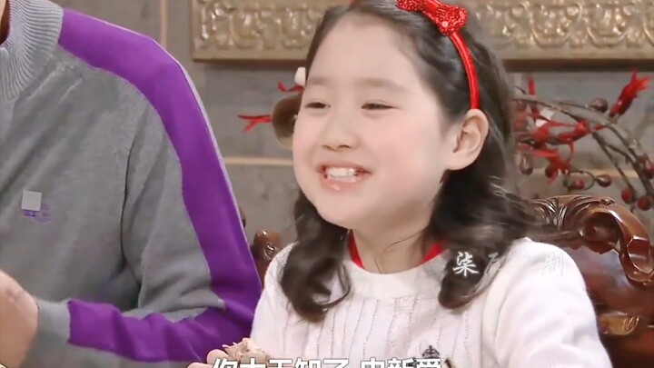 Xin’ai tried a buffet for the first time, and Haili deliberately teased her, leading to a hilarious 