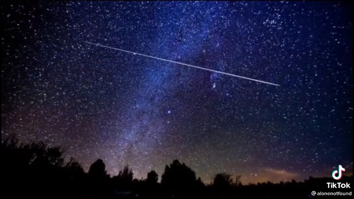 Stars need darkness to shine✨