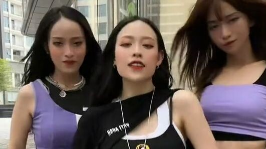 Idol ai vậy hả *ảnh bìa hơi dìm tí* kkk