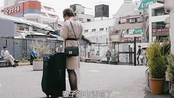 Người đàn ông tự nhét mình vào vali, bất ngờ phát hiện con trai bắt cóc người khác!