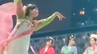 A female student from a university in Nanning, Guangxi, danced in Hanfu, and netizens praised her: "