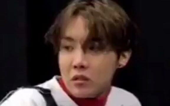 【BTS】Hoseok: Họ kỳ quá, mình có nên bắt chước họ tát tai luôn không?