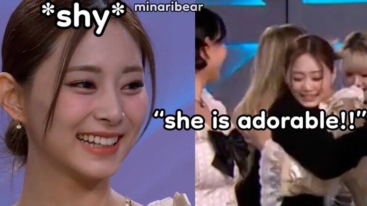 ทไวซ์สอนวิธีเปลี่ยนพิธีกรให้กลายเป็นแฟนคลับในเวลาเพียงสองนาที
