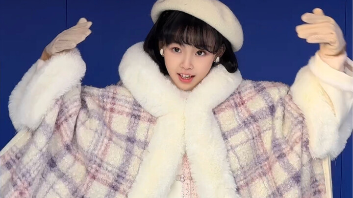 Ada sesuatu yang aneh, baju ini sangat cocok dengan tempat ini, kenapa ya?