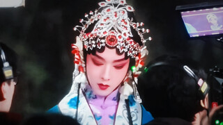 一手捻花 一手杀人