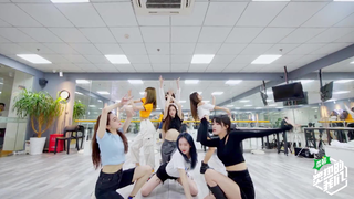 Dancing in the practice room for SNH48G's song