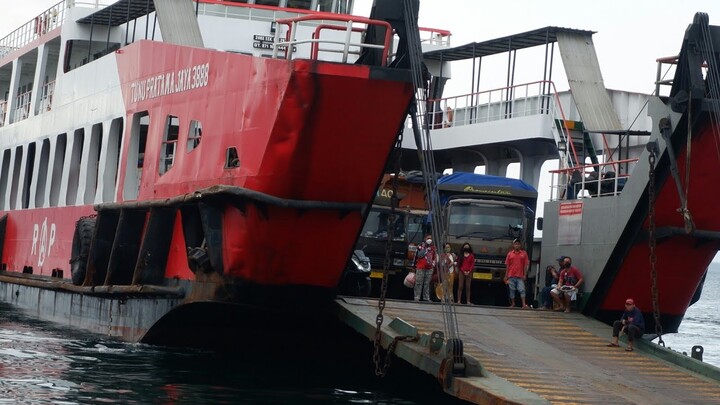 Diserbu Rombongan Truk ORANGE Lewat  KAPAL TUNU PRATAMA JAYA 3888 Pelabuhan Gilianuk