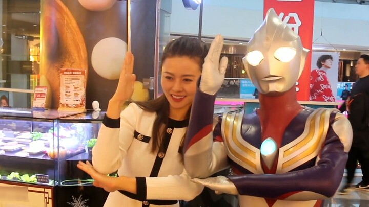 [Ultraman Tiga Outing 2] The leather suit is too tight and the movements are still stiff