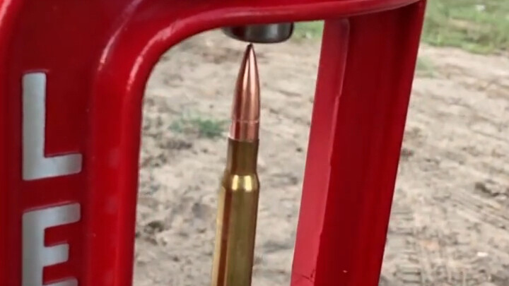 عندما تجد غلاف رصاصة على جانب الطريق