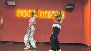 Let's dance the gesture dance of Song Yuqi's new song