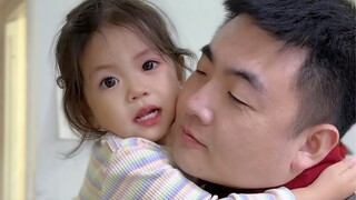 家有小棉袄，爸爸进门都是一件难事。。。