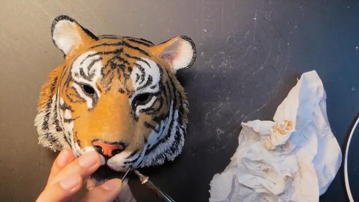 Bikin model kepala harimau pakai pena cetak 3D—setelah bulu dan kumisnya selesai, rasanya langsung b