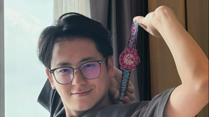 هذا الشخص جُنّ بمجرد تلقي هدية عيد الأب!! هاها!!