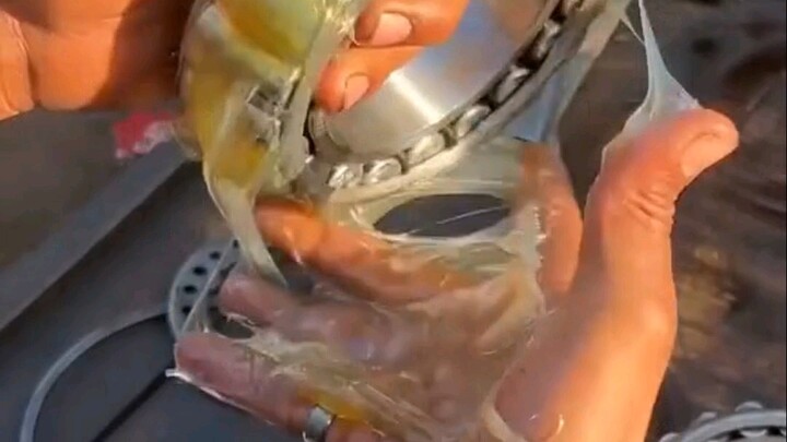 Why do we need to add so much oil when installing gears?