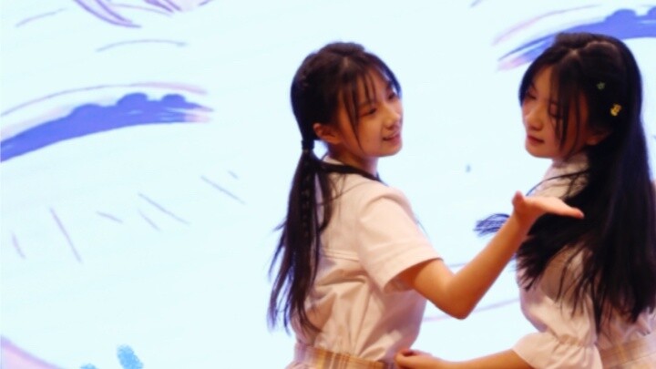 "ตอนที่ฉันไปเต้นรำที่งานเทศกาลศิลปะของโรงเรียน" [Honeywork] SISxLOVE