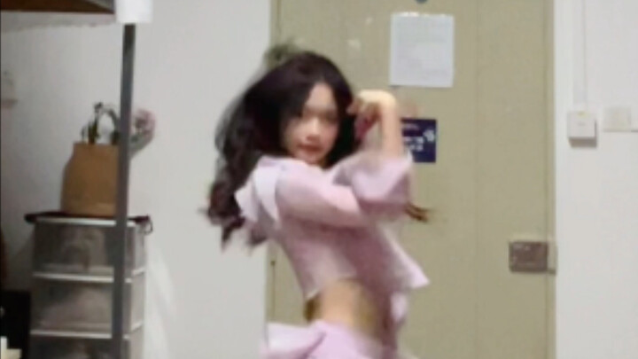 Wearing a super ugly skirt and dancing super fairy! "Thirsty" - aespa half song cover