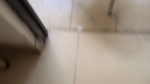 Bên ngoài ký túc xá mái vòm của Đại học Công nghệ Hoa Nam vẫn là đống rác, được rồi được rồi, vũ điệ