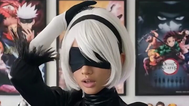 2B cosplay...