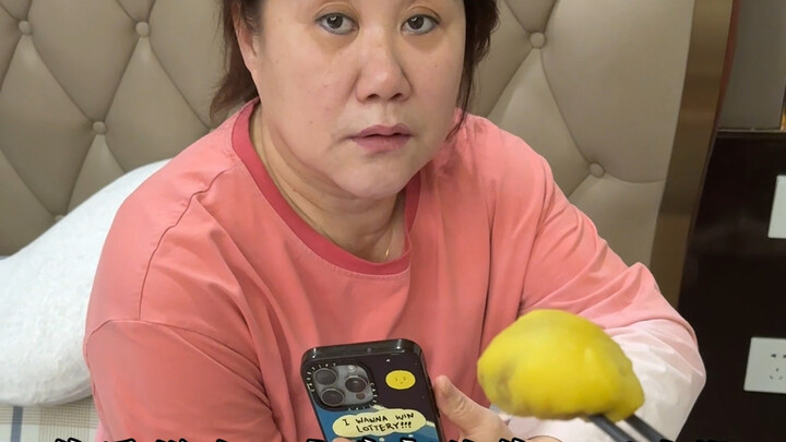 This yellow rice cake is just perfect for feeding to relatives who talk too much during the New Year