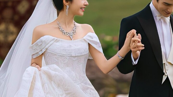 Oh my goodness, they’ve been married for seven years—this wedding was as gorgeous as a travel ad!