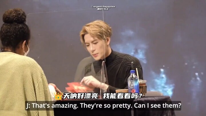 【وونغ جيا إر】 رد فعله عند رؤية الفتيات بعد عمل الأظافر