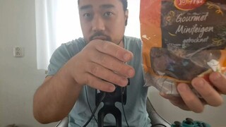 ASMR Eating Dried Figs & Playing Mario Kart 8 Deluxe 🎮