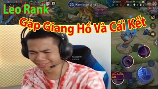 Hành ông giáo ẸC phải về méc mẹ