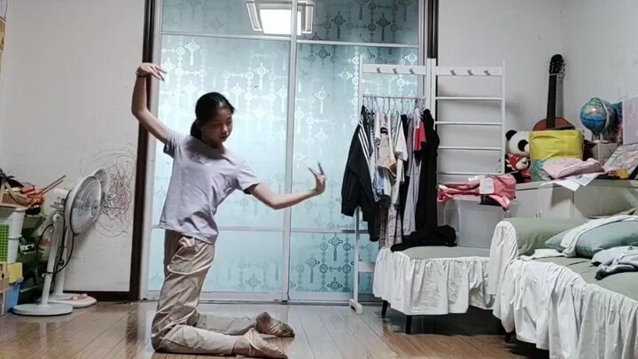 Cuma gerak... kakimu?! Koreografi asli untuk "Please Don't Take Me Away"