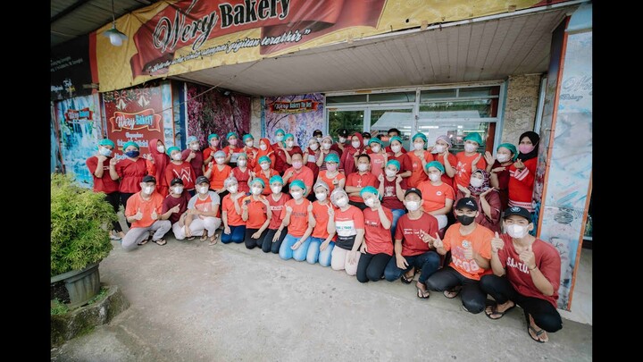 Toko Kue terbesar di Pulau Nias  Wery Bakery  di Kota Gunungsitoli. / Sesi foto Karyawan Wery Bakery