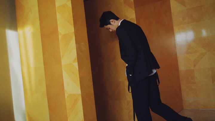 [肖战] A Full-Force Walk Compilation You Can’t Miss if You’re a Walking Fan!