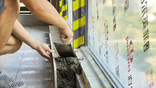 Bệ cửa sổ quá hẹp thì có thể thử cách ốp gạch như thế này