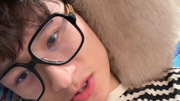 Bác sĩ, cổ của tôi hơi cúi về phía trước #GấuMèo