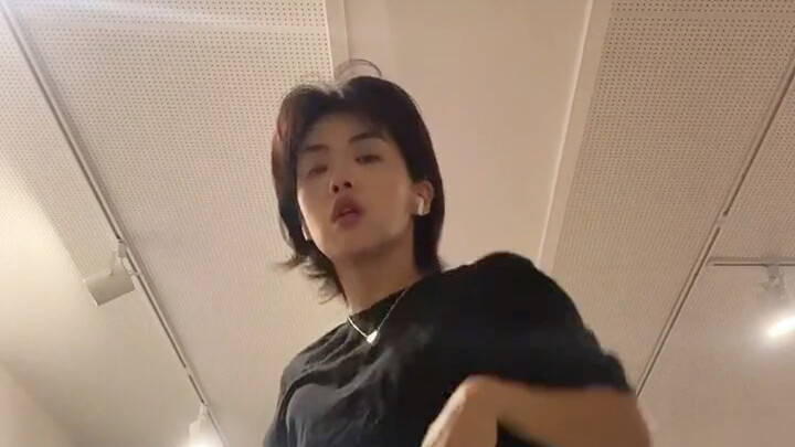 【Aiki】Where does the talent come from that makes her look great even when she just dances casually? 