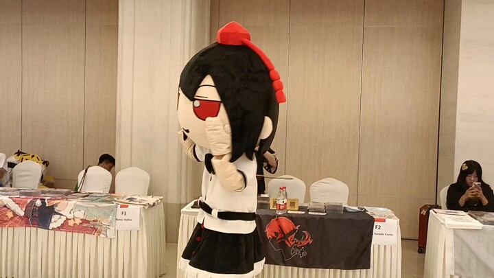 Di lokasi FUMOONLY, Wenwen fumo raksasa menari tarian imut khusus Tengu-ma yang luar biasa