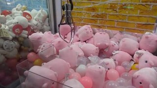 y2mate.com - CUTE  FLUFFY Fun New Prizes in the Claw Machines at Round 1_360p