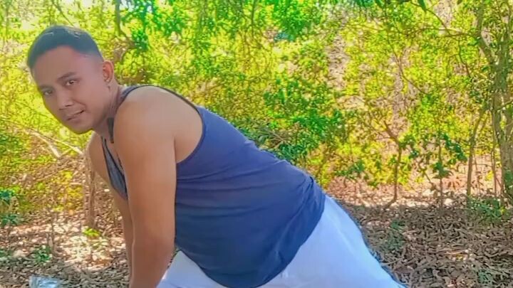 stretching / leg exe