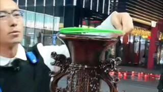 من قال أن المزهريات الكبيرة يصعب وضعها؟