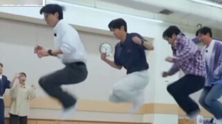 Although Bai Siyan doesn't know how to jump rope, Liu Yanxi can.