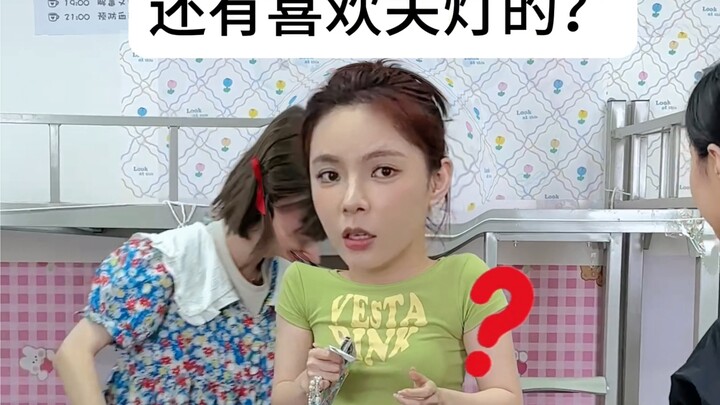 Các bạn thích giường nào hơn nhỉ?