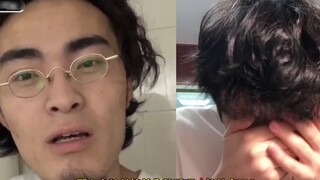 Ular kecil itu terpaksa meminum air, dan ia sangat marah hingga membuka mulutnya lebar-lebar dan men