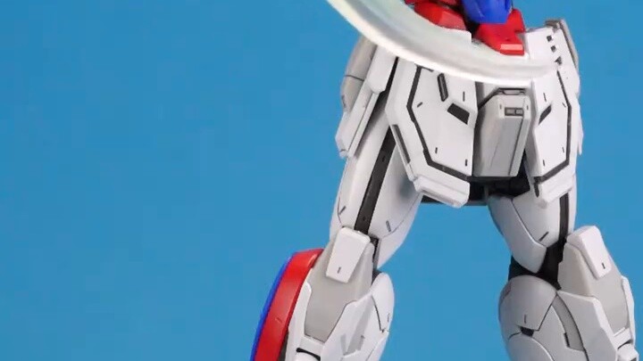 สร้างความตึงเครียดขั้นสุดได้อย่างไร? สอนโพสท่ากันดั้ม