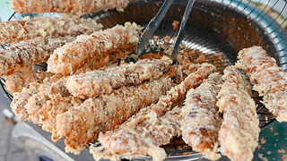 อาหารริมทางกัมพูชา - BANANA FRITTERS Phnom Penh Cambodia
