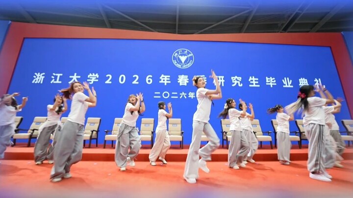 Brave forward—youthful songs and dances for all of you who are still young.