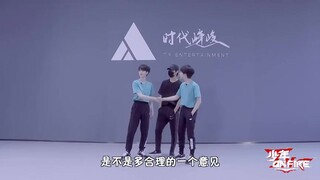 ครูสอนเต้นชมเหอจวินหลินและหยานห่าวเซียงว่าเป็นนักเรียนตัวอย่าง เหอเอ๋อ: ไม่หรอก ไม่คิดบ้างเหรอว่ากำล