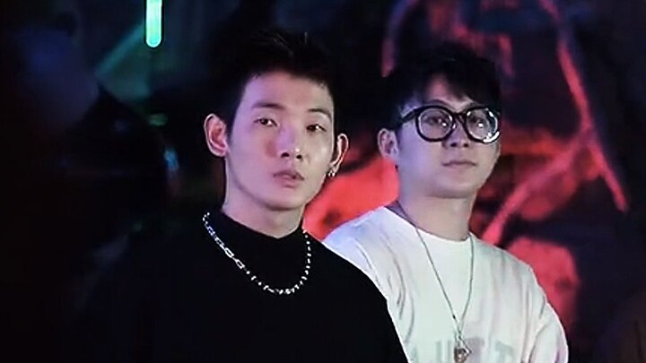 من هو المهرج الحقيقي؟