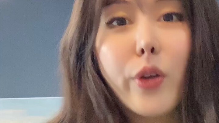 ฮ่าๆ ไม่ต้องพูดอะไรแล้ว วันนี้ฉันคือยูทูปเบอร์สายความสวย ใครก็ห้ามฉันไม่อยู่หรอก