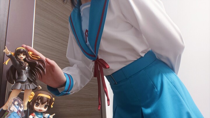 Sibuk mencoba menari lagu suasana hati cerah di hari yang cerah