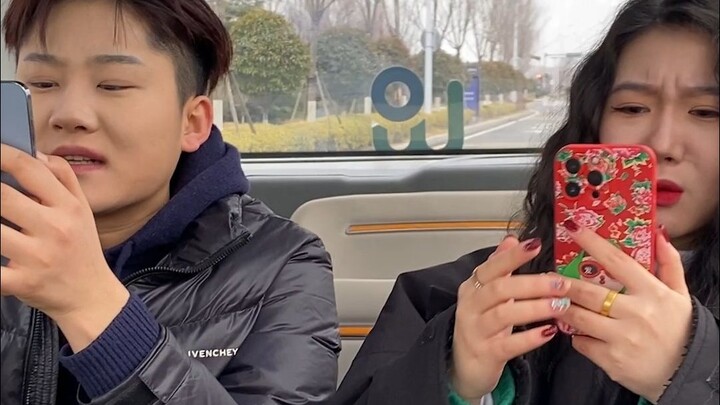 01:35 لا أستطيع التمييز ما إذا كانت قد عادت للتو إلى البلاد أم دخلت المدينة للتو.